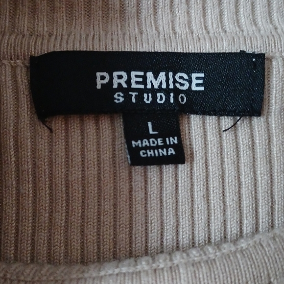 Premise Studio Off white turtle neck top - Picture 3 of 3